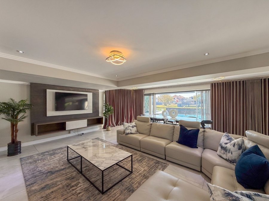 5 Bedroom Property for Sale in The Islands Estates North West